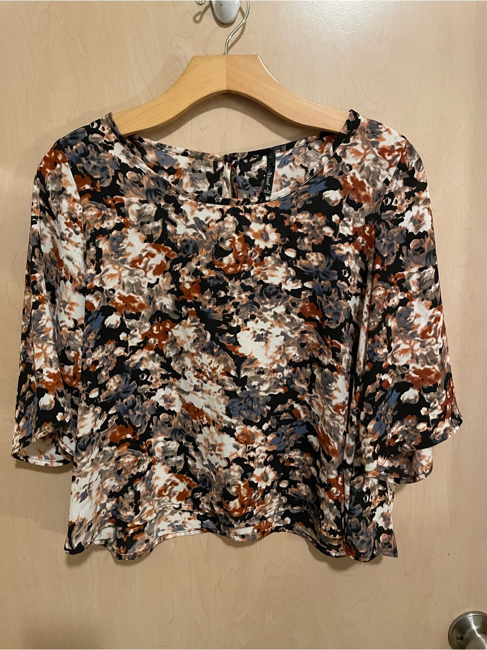 Floral Print Cut-Out Cropped Blouse